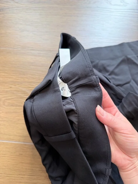 Lululemon Pleat-Front High-Rise Trouser
Regular size 4 color black - Picture 6 of 7